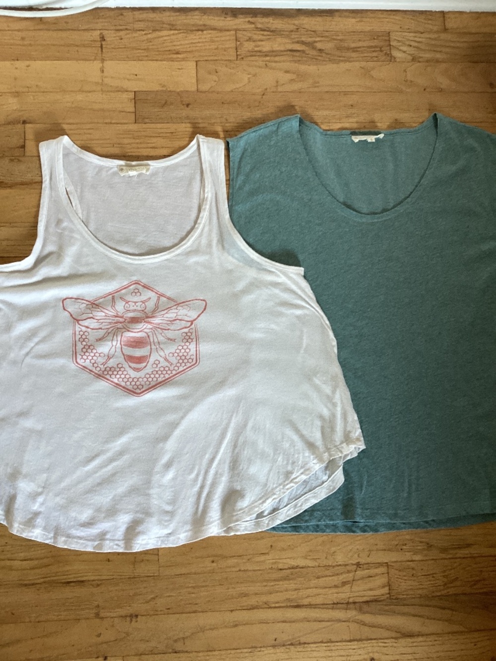 Synergy L Cap Sleeve Tunic Tee & Bee Image Graphic Swing Tank Top Bundle Organic